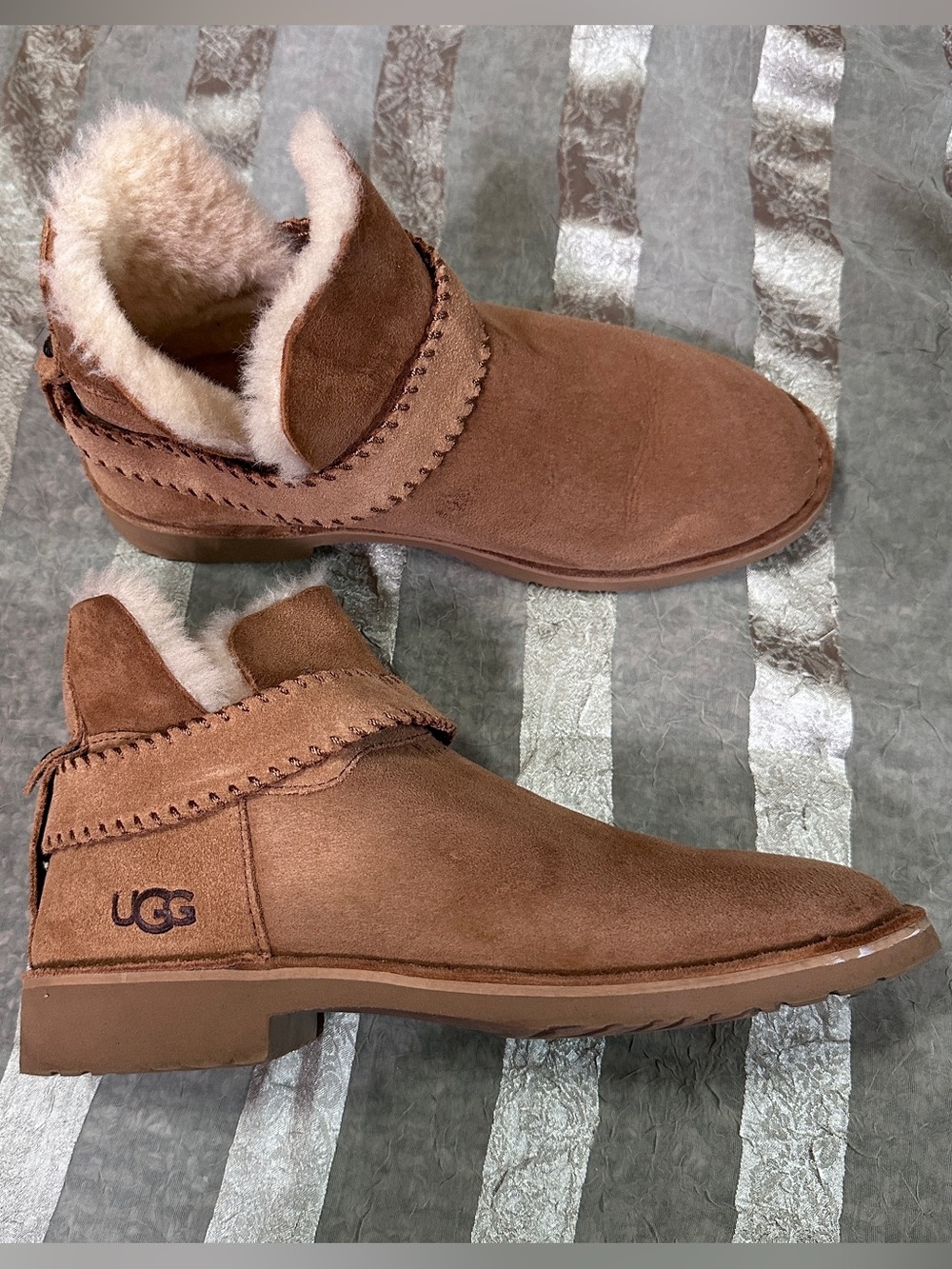 UGG Chestnut Suede Shearling-Lined McKay Ankle Boots Size 9 Cozy Winter